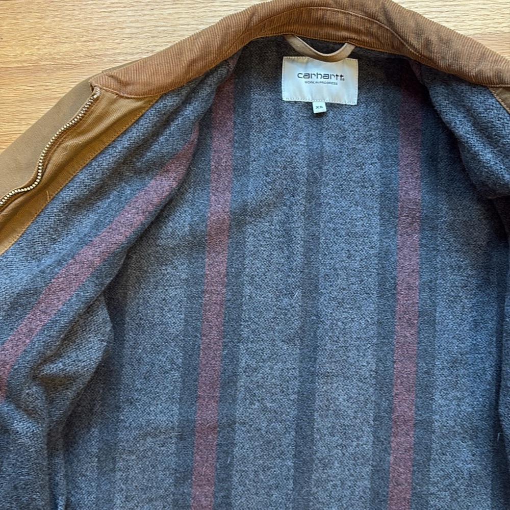 Carhartt Limited Edition Jacket - corduroy collar and flannel lining. - Picture 4 of 4